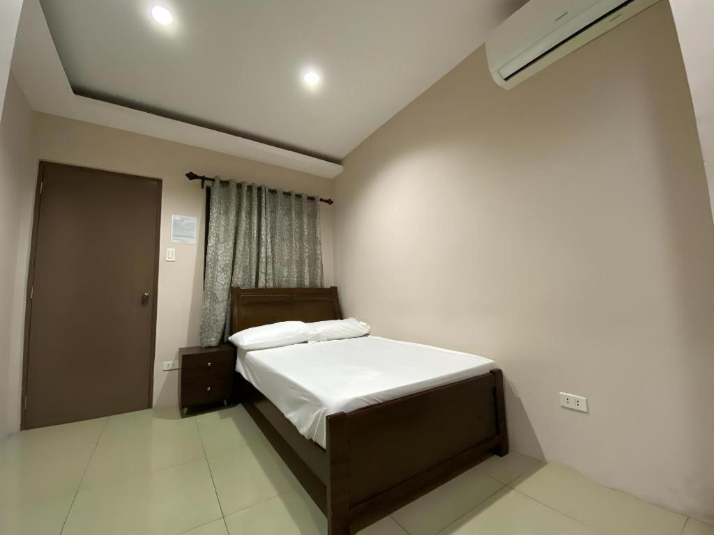 Oyo 766 Ichehan Apartments Manila Luaran gambar