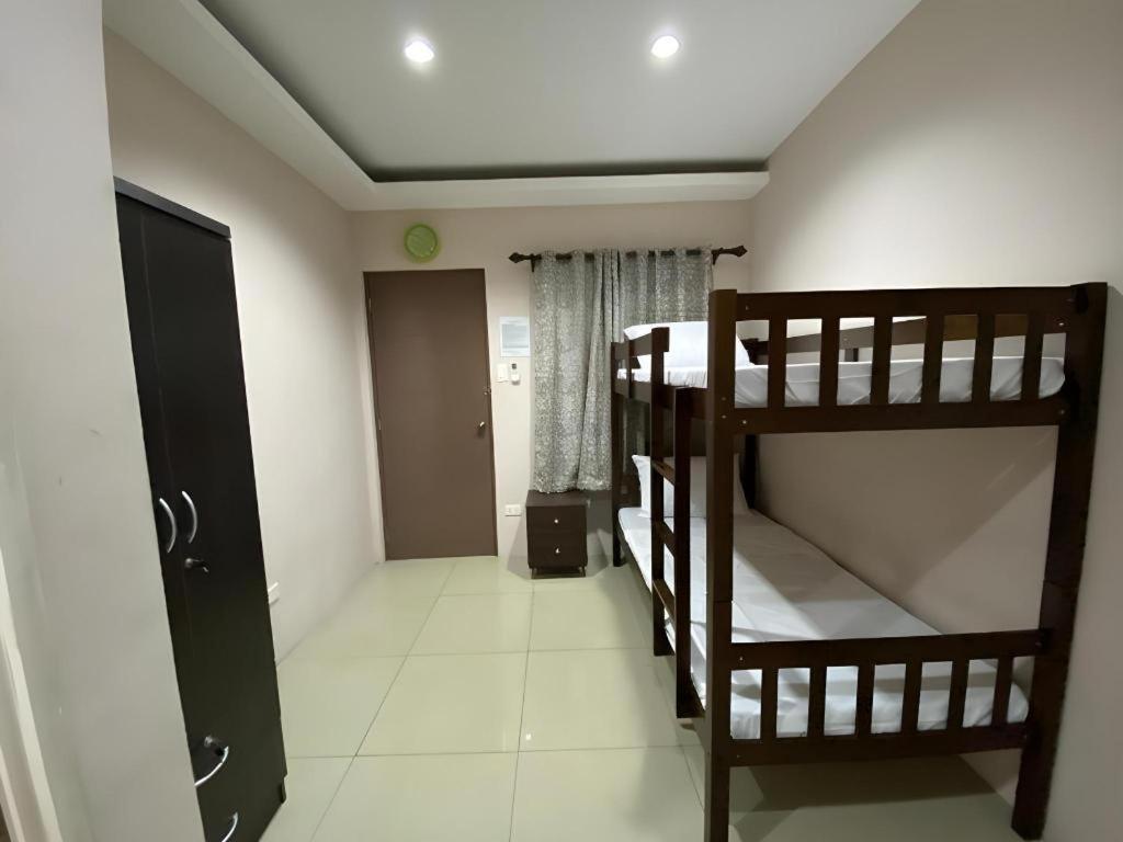 Oyo 766 Ichehan Apartments Manila Luaran gambar