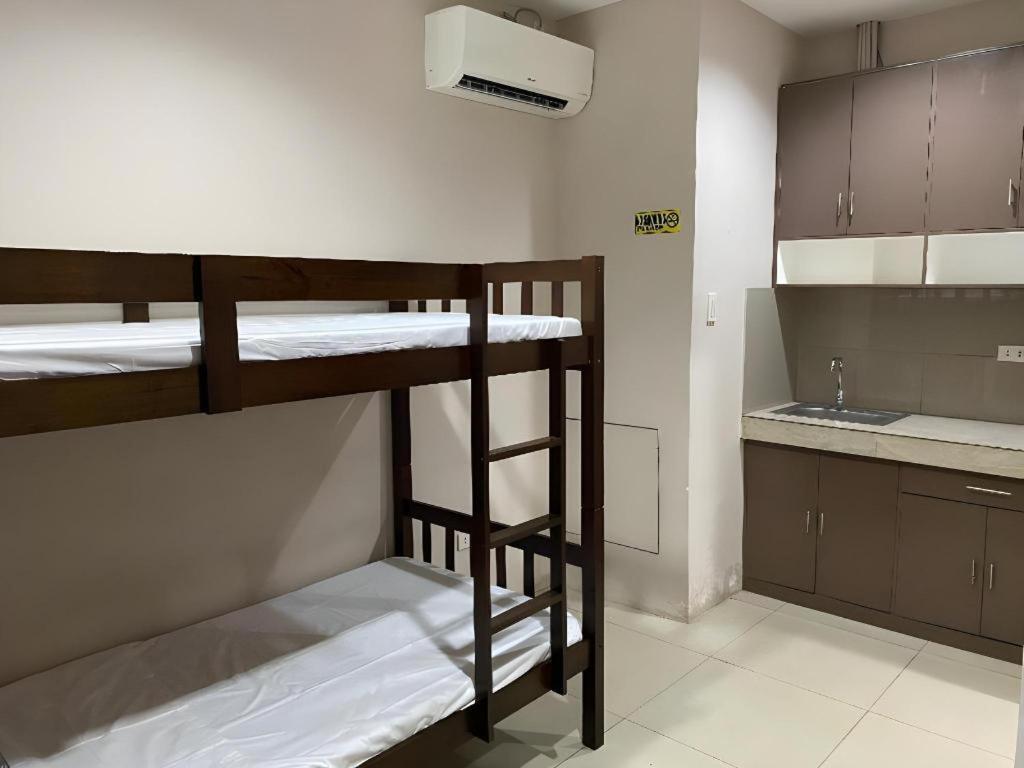 Oyo 766 Ichehan Apartments Manila Luaran gambar